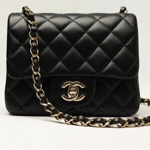 Chanel Quilted Bag MIRROR QUALITY.